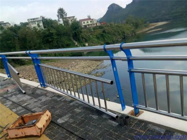九龙坡不锈钢复合管护栏是一种卓越的防护材料