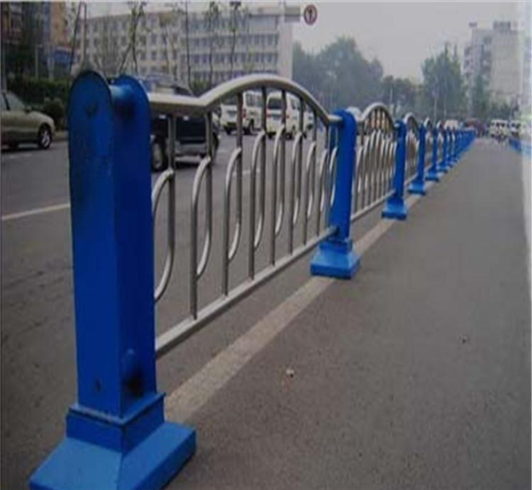 九龙坡不锈钢防撞栏杆生产制造工艺